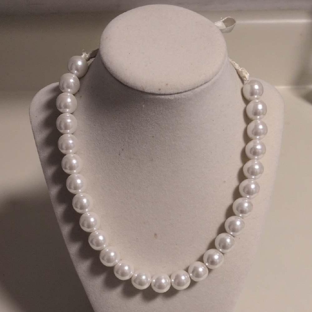 Elegant Chunky White Pearl Necklace With Ribbon Tie